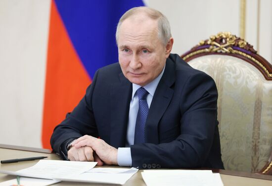 Президент РФ В. Путин провел совещание по вопросам развития Крыма и Севастополя