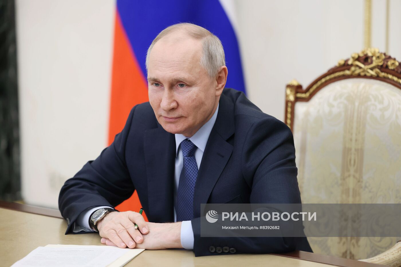 Президент РФ В. Путин провел встречу с врио главы Смоленской области В. Анохиным