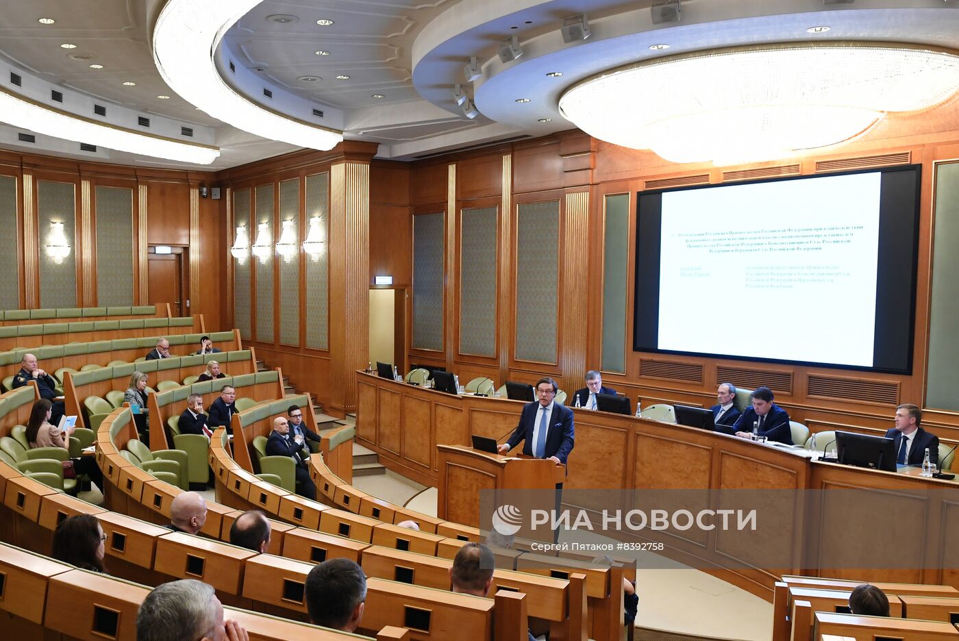 Вице-премьер Д. Григоренко провел совещание со статс-секретарями