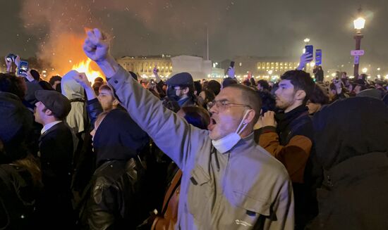 Протесты против пенсионной реформы продолжаются в Париже