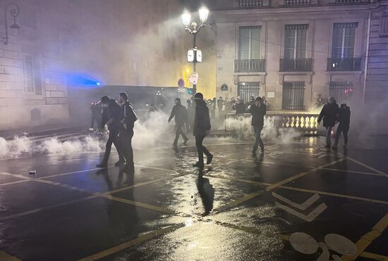 Протесты против пенсионной реформы продолжаются в Париже