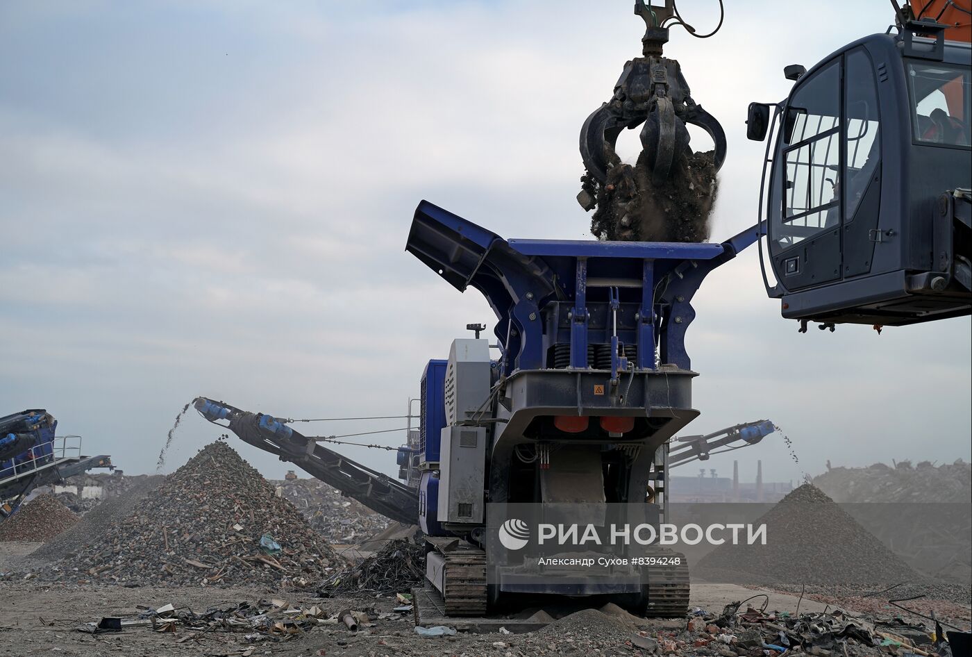 Переработка снесенных домов на полигоне ТБО в Мариуполе