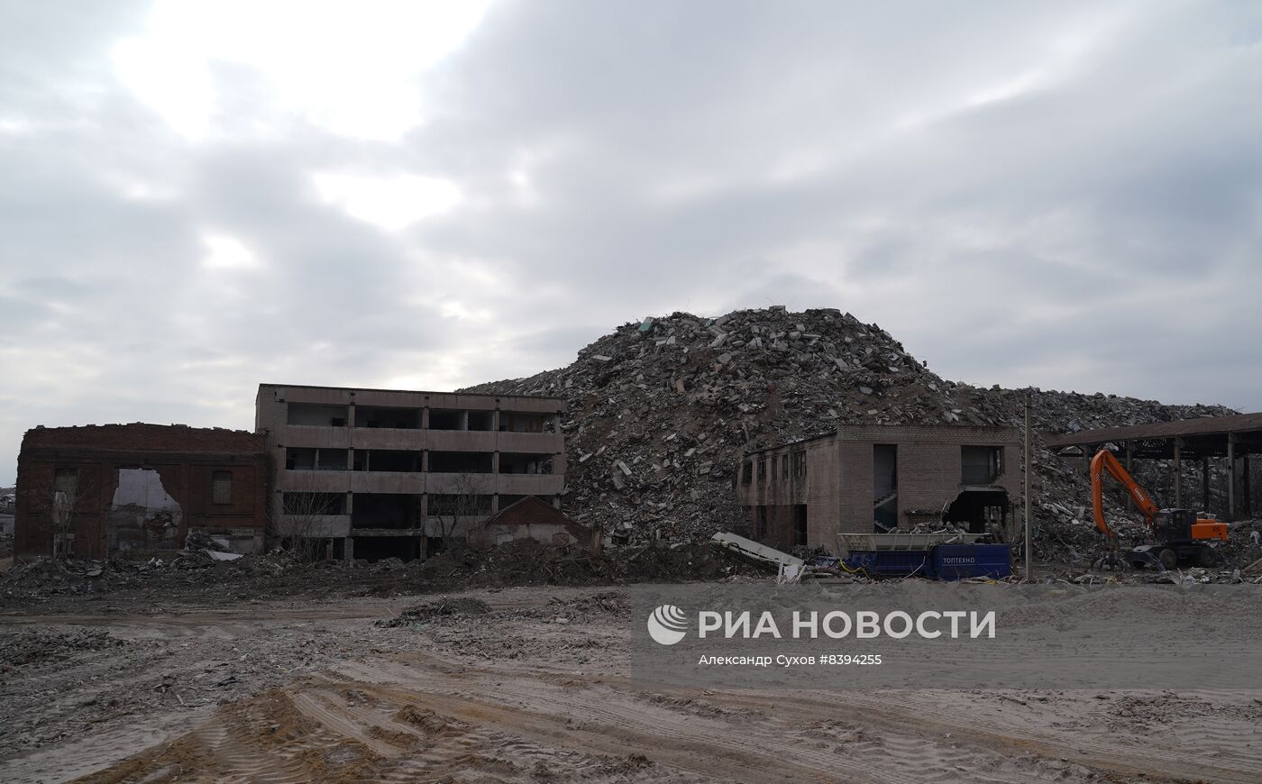 Переработка снесенных домов на полигоне ТБО в Мариуполе