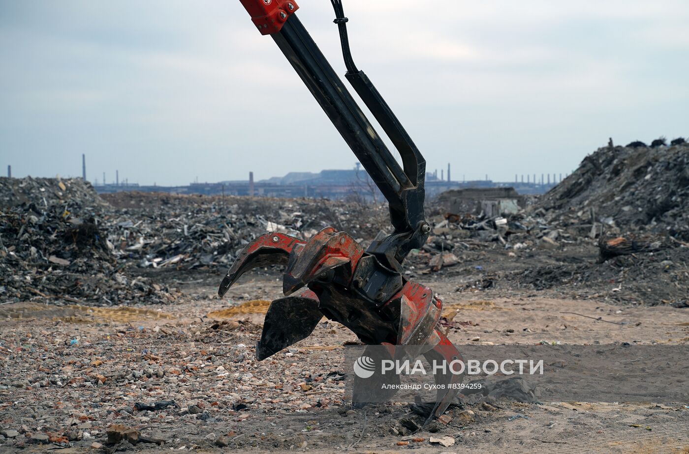 Переработка снесенных домов на полигоне ТБО в Мариуполе
