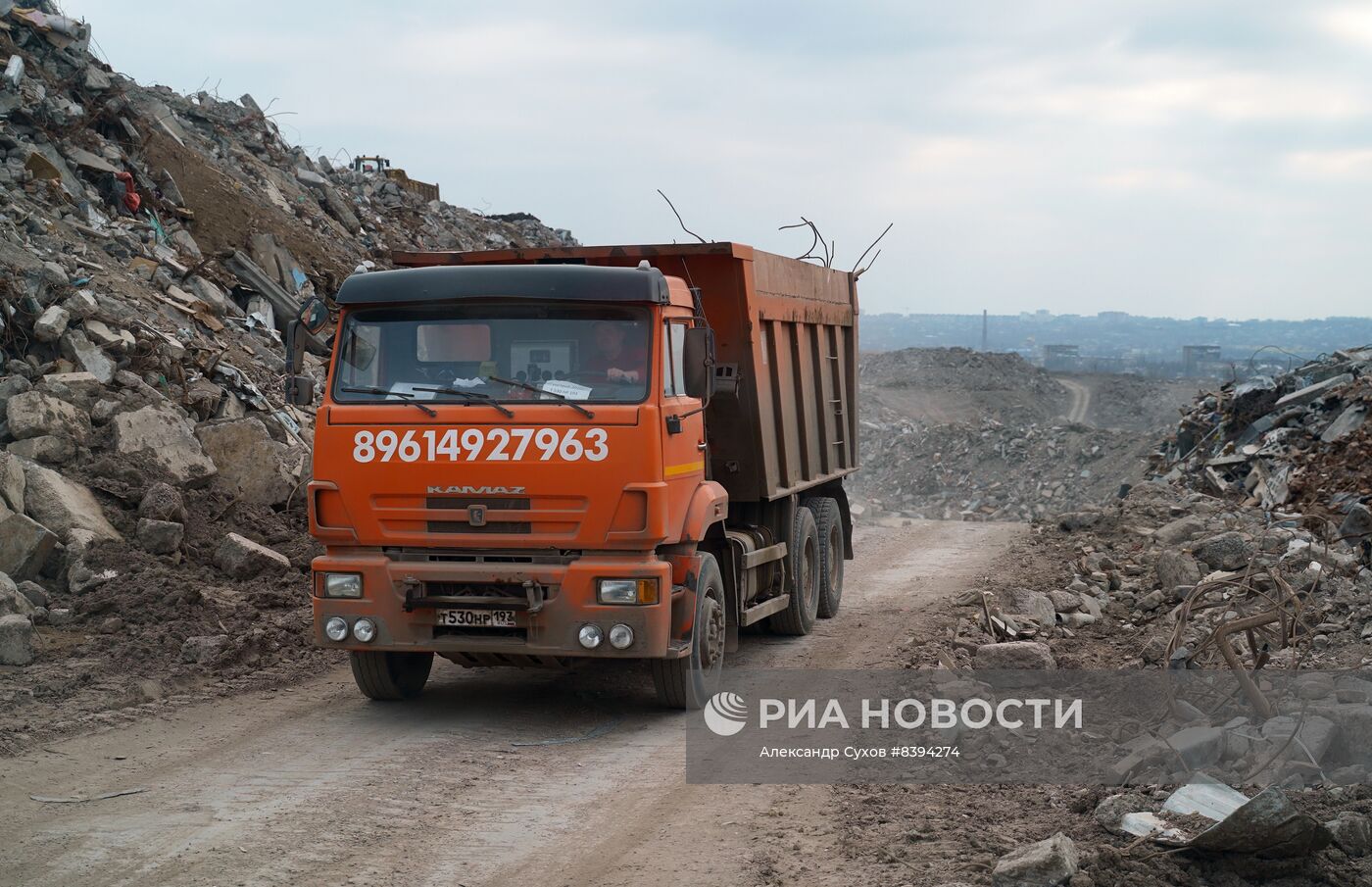 Переработка снесенных домов на полигоне ТБО в Мариуполе