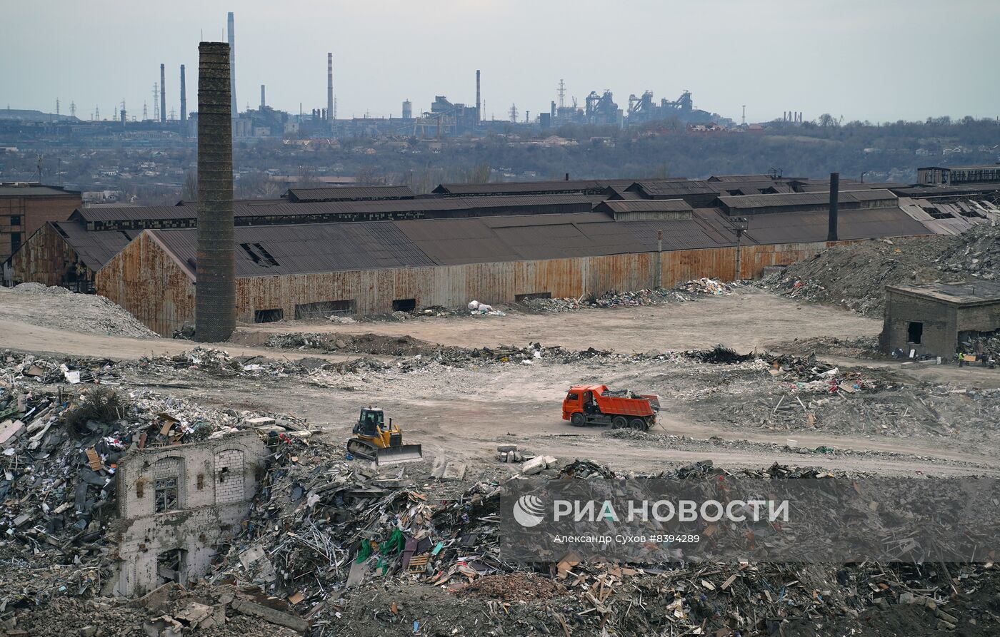Переработка снесенных домов на полигоне ТБО в Мариуполе