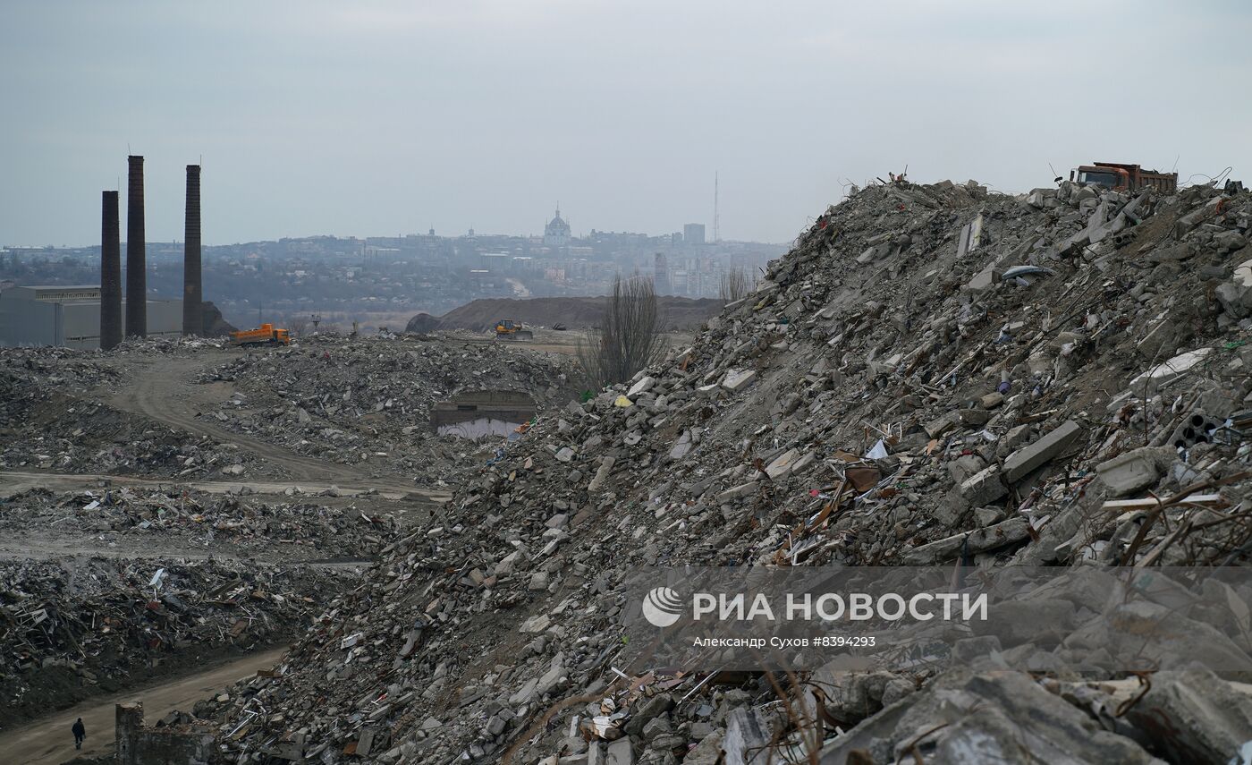 Переработка снесенных домов на полигоне ТБО в Мариуполе