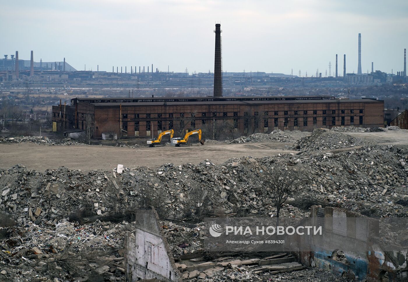 Переработка снесенных домов на полигоне ТБО в Мариуполе