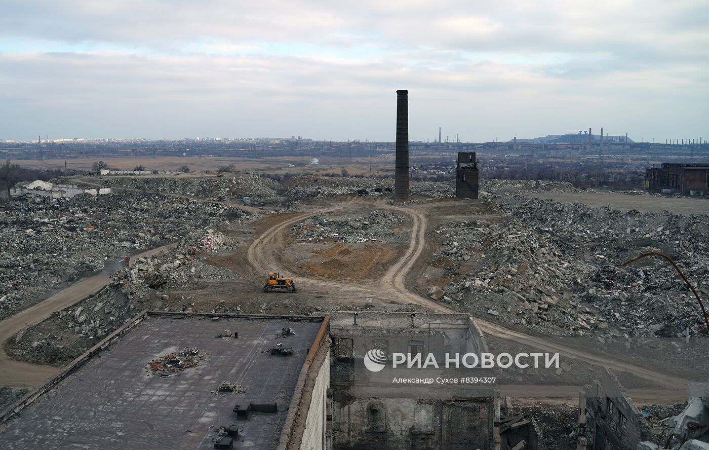 Переработка снесенных домов на полигоне ТБО в Мариуполе | РИА Новости  Медиабанк