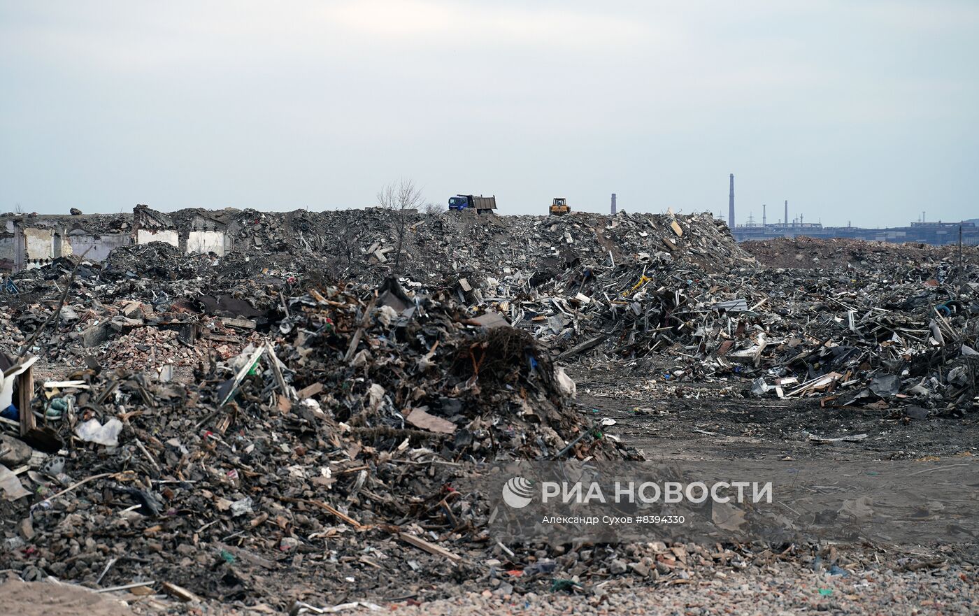 Переработка снесенных домов на полигоне ТБО в Мариуполе
