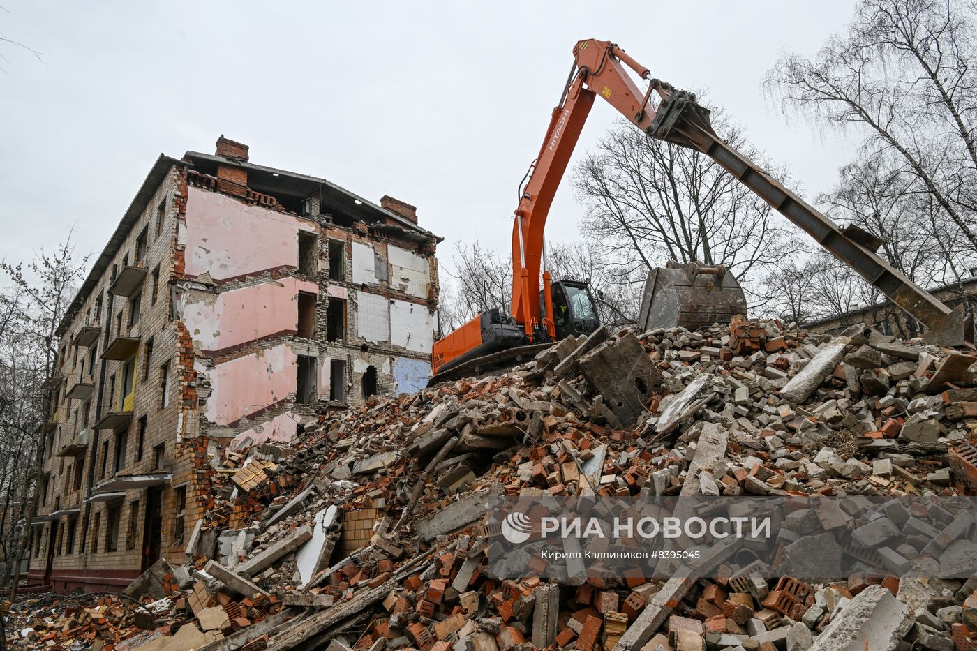 Снос жилого дома по программе реновации на юго-востоке Москвы