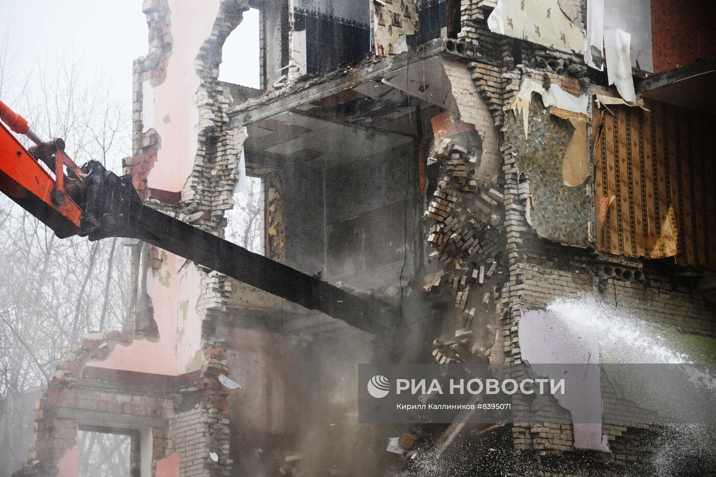Снос жилого дома по программе реновации на юго-востоке Москвы