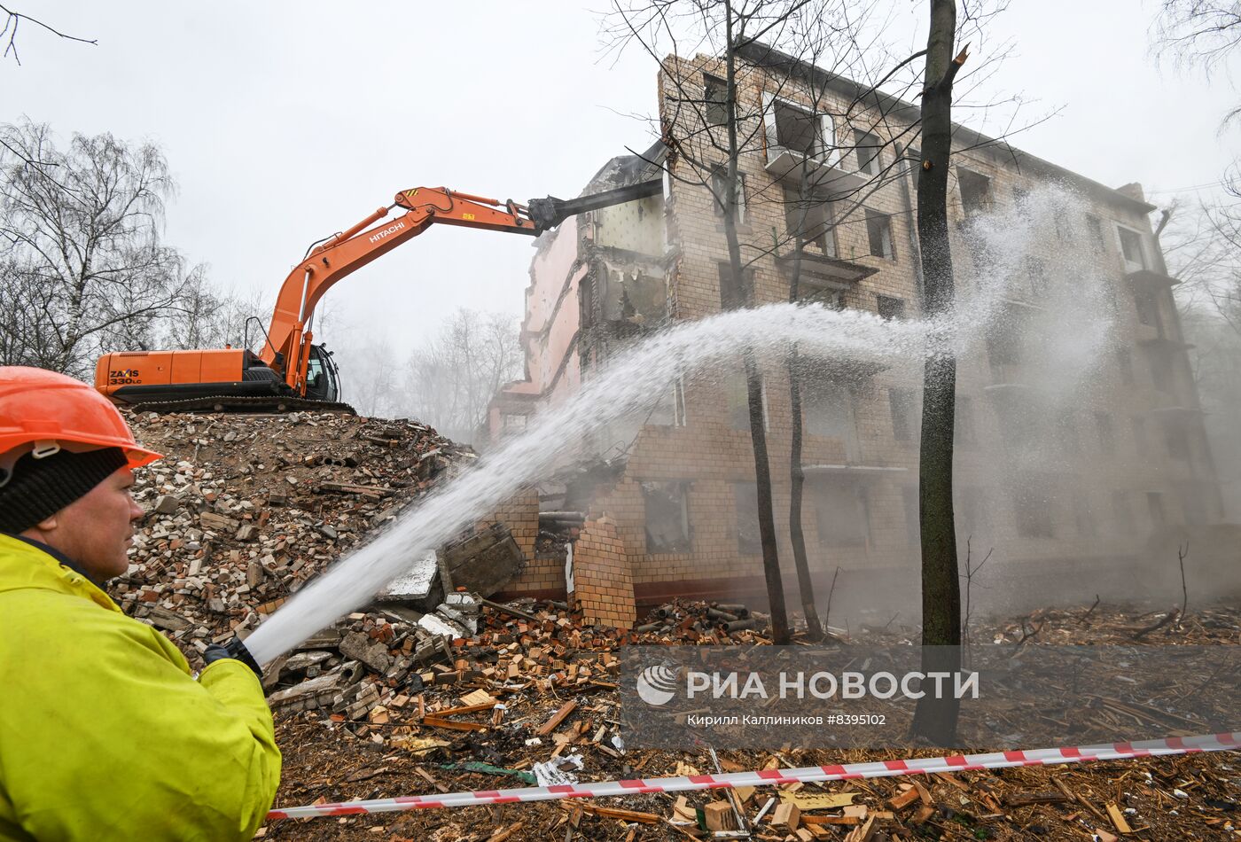 Снос жилого дома по программе реновации на юго-востоке Москвы