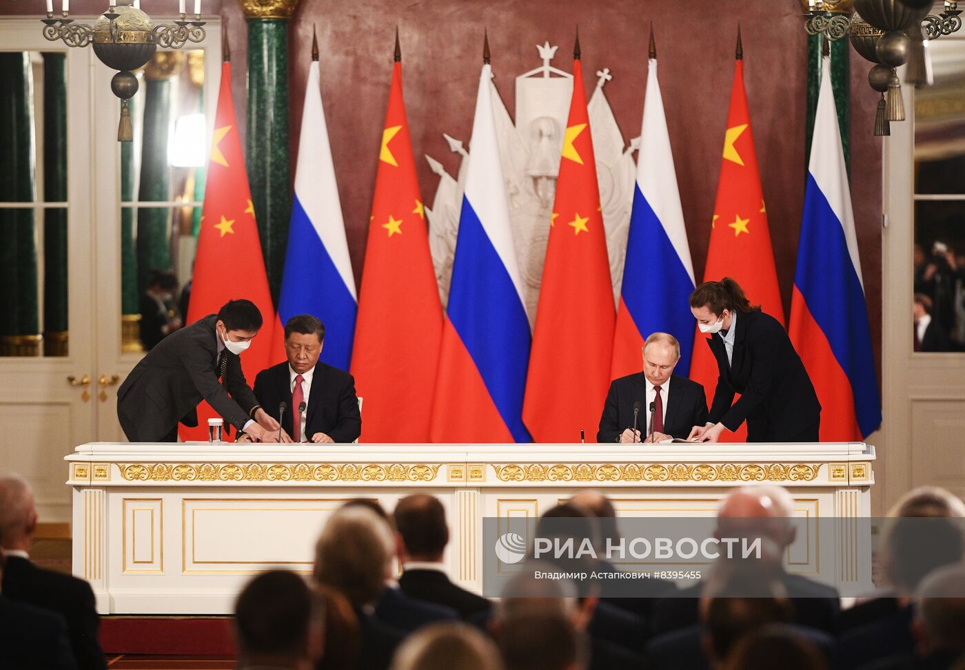Подписание российско-китайских документов в Кремле