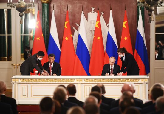 Подписание российско-китайских документов в Кремле