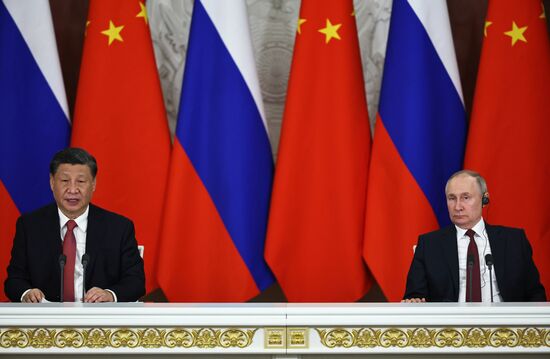 Подписание российско-китайских документов в Кремле
