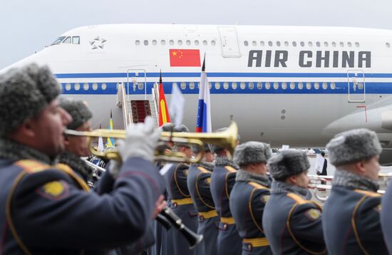 Церемония отлета председателя КНР Си Цзиньпина из России