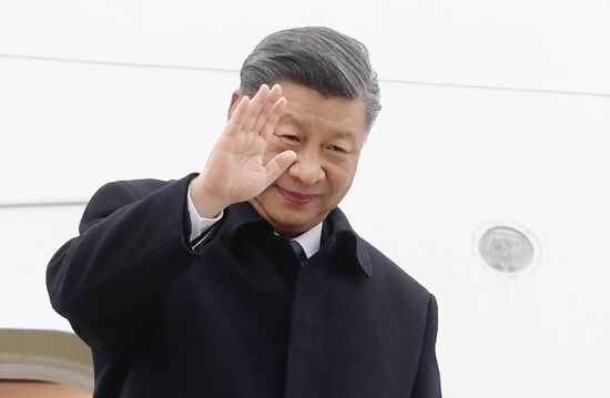 Церемония отлета председателя КНР Си Цзиньпина из России