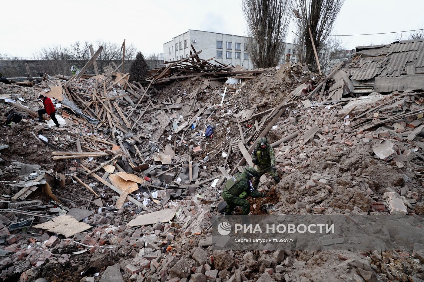 Последствия обстрела Петровского района Донецка