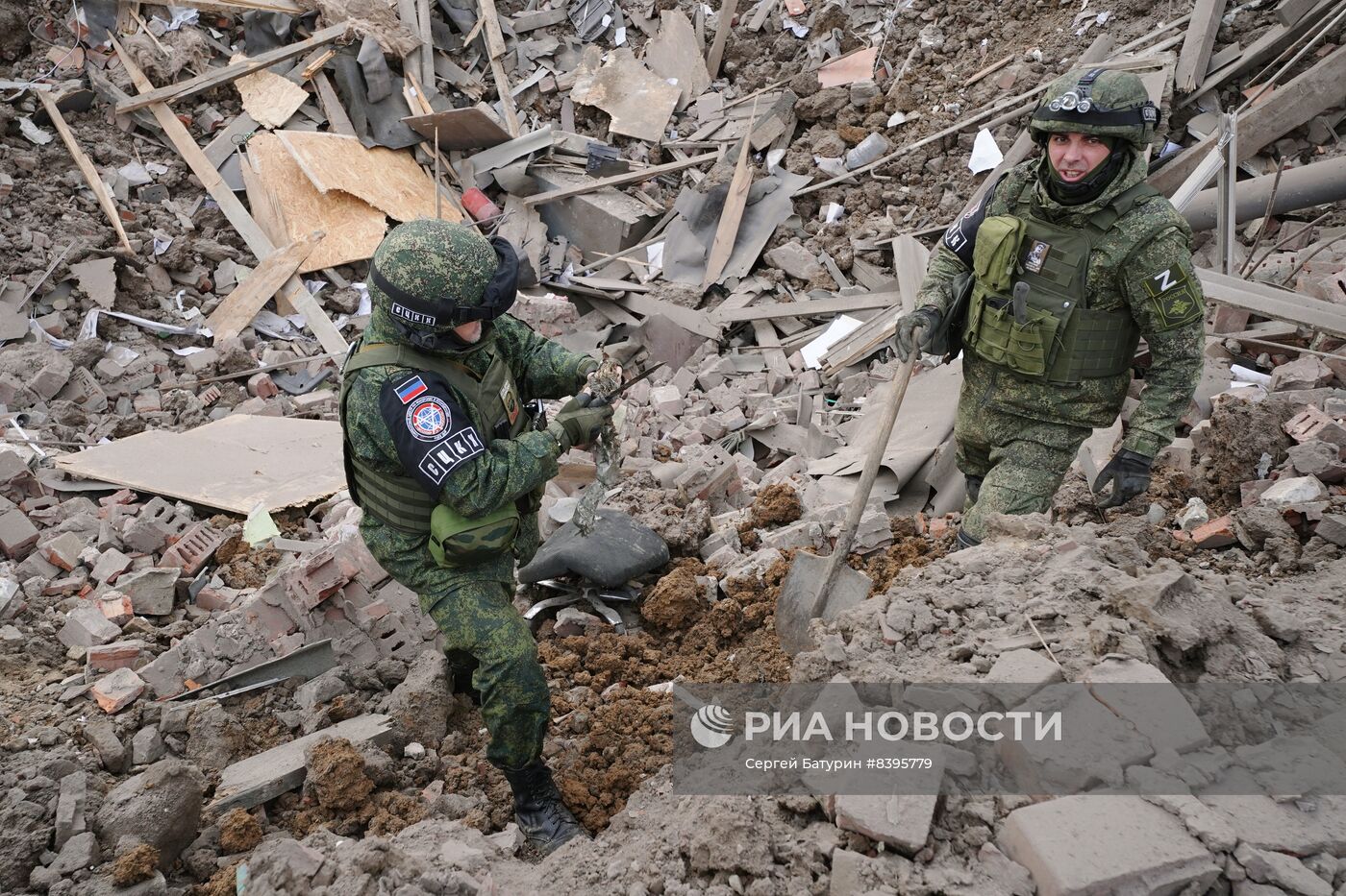Последствия обстрела Петровского района Донецка