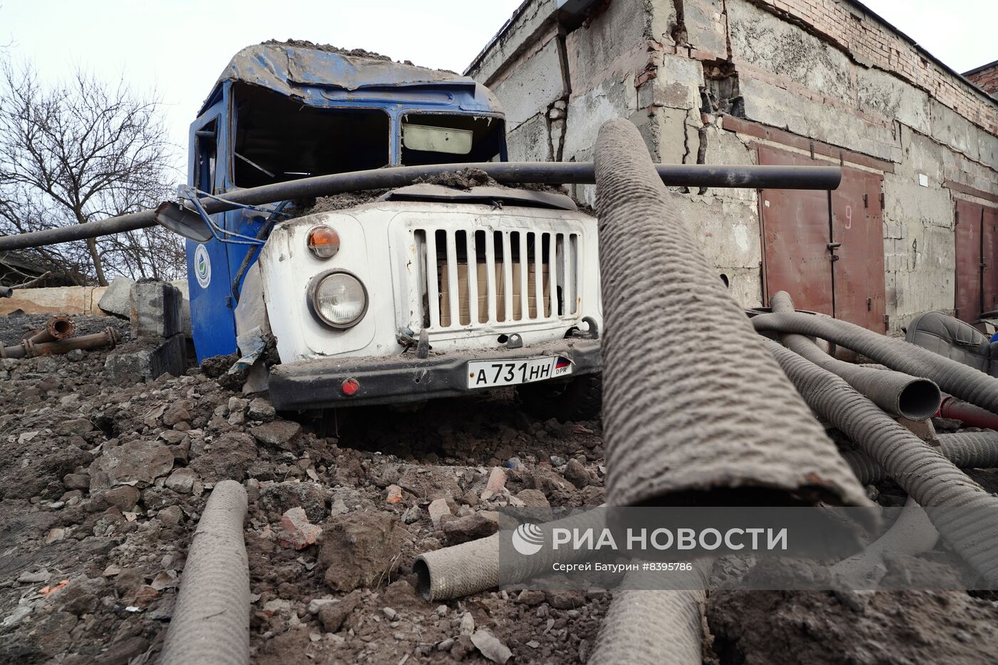 Последствия обстрела Петровского района Донецка