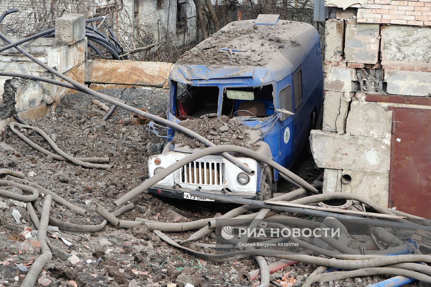 Последствия обстрела Петровского района Донецка
