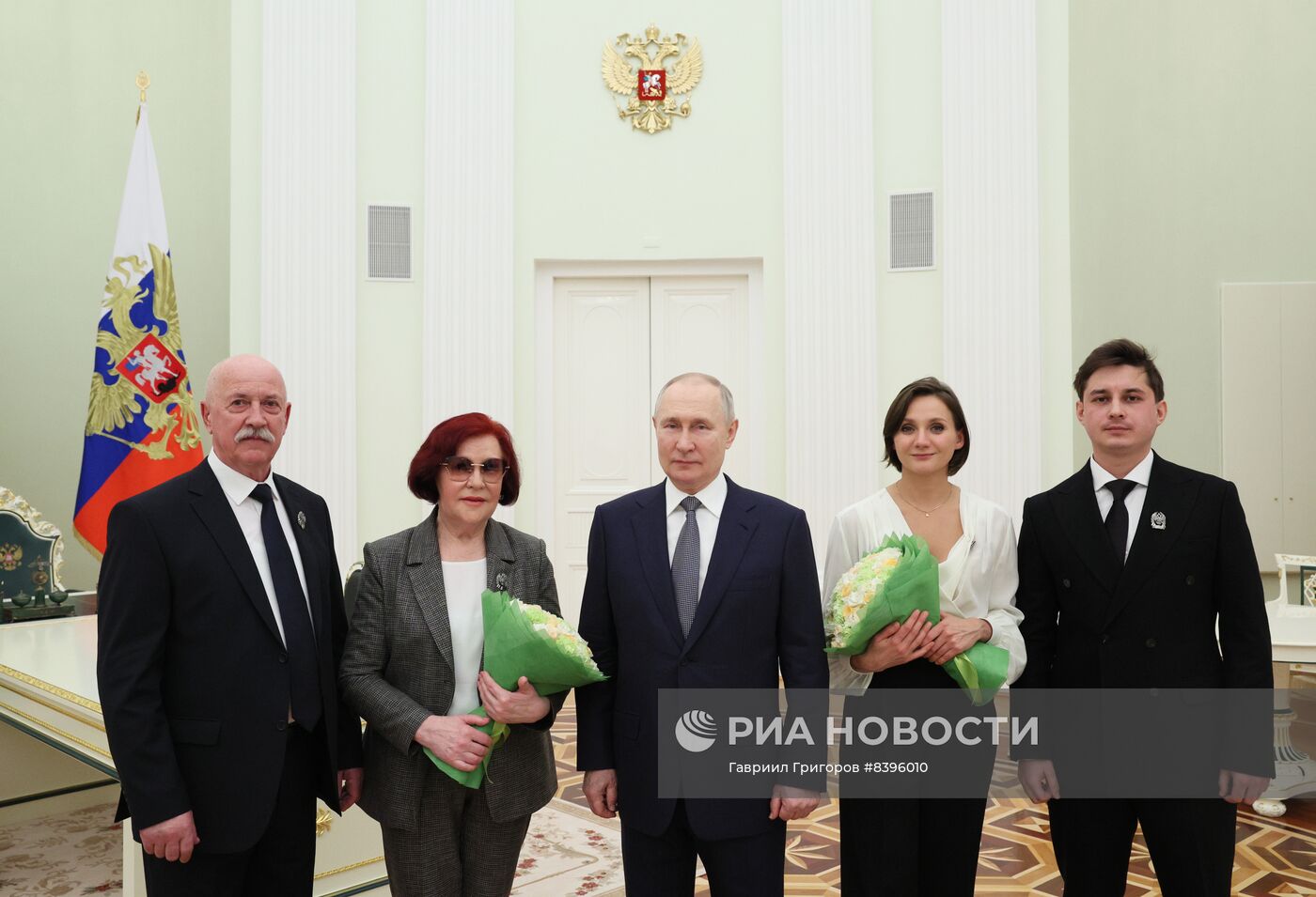 Президент РФ В. Путин вручил премии молодым деятелям культуры, а также за произведения для детей