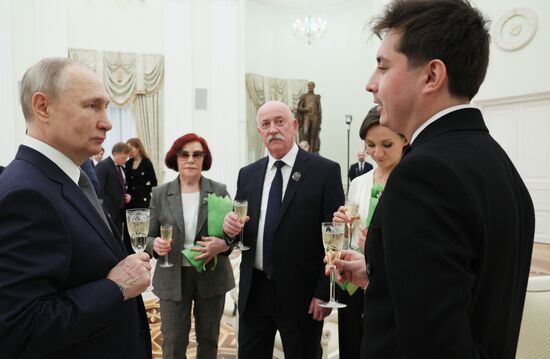 Президент РФ В. Путин вручил премии молодым деятелям культуры, а также за произведения для детей