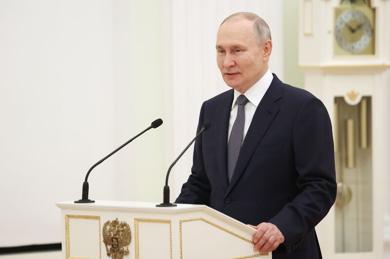 Президент РФ В. Путин вручил премии молодым деятелям культуры, а также за произведения для детей