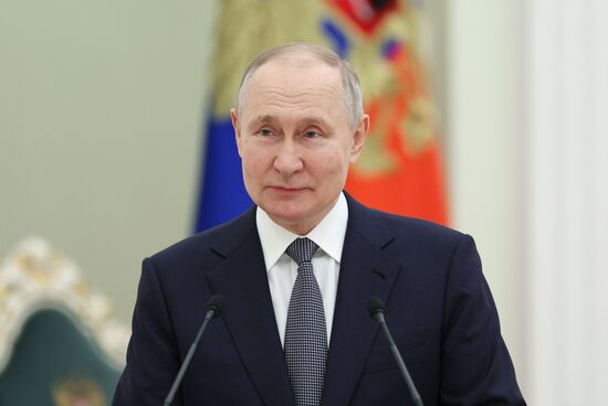 Президент РФ В. Путин вручил премии молодым деятелям культуры, а также за произведения для детей