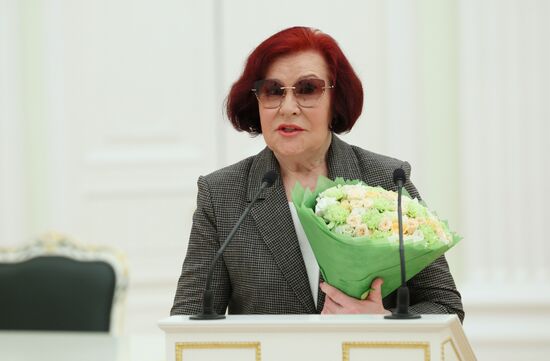 Президент РФ В. Путин вручил премии молодым деятелям культуры, а также за произведения для детей