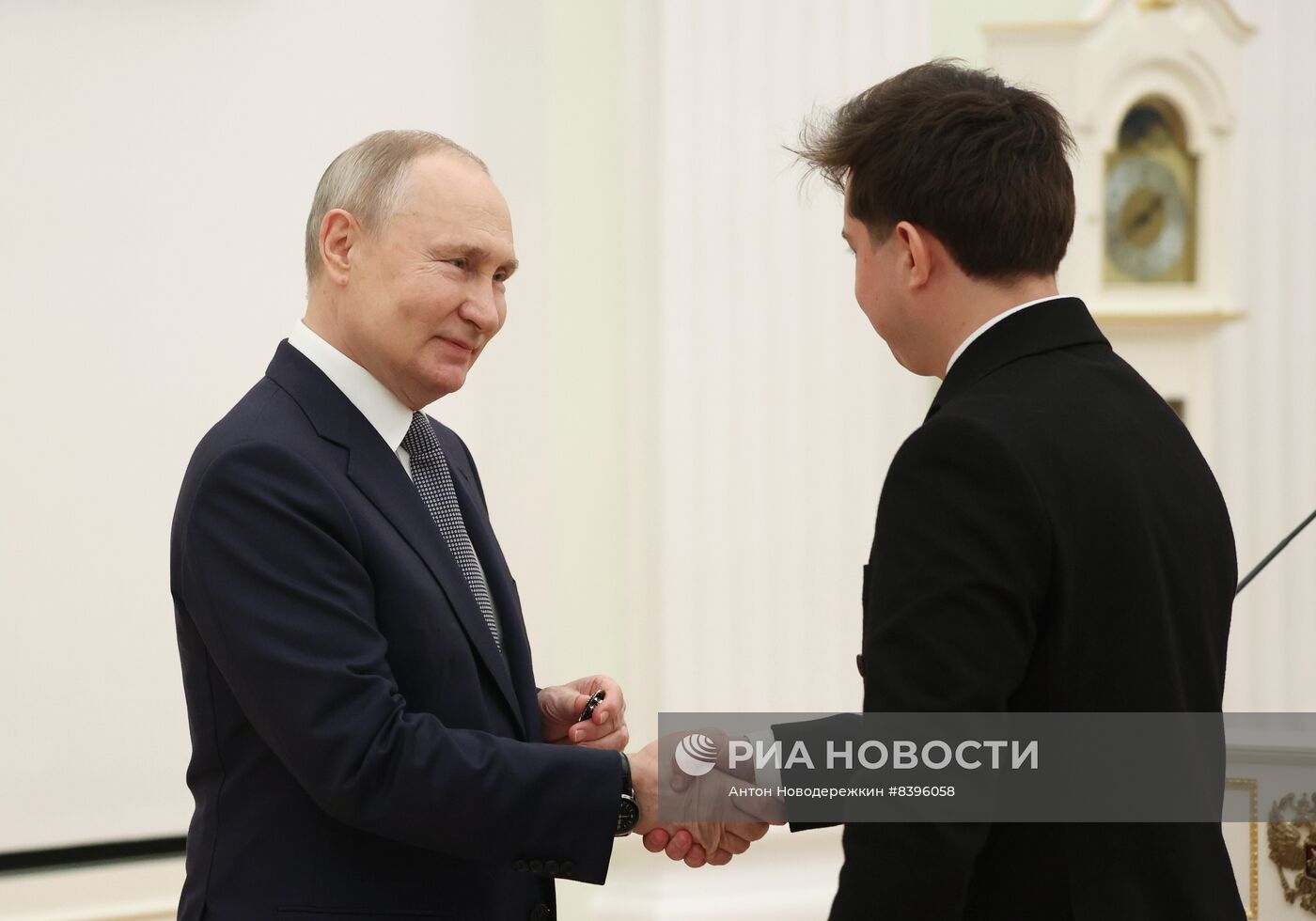 Президент РФ В. Путин вручил премии молодым деятелям культуры, а также за произведения для детей