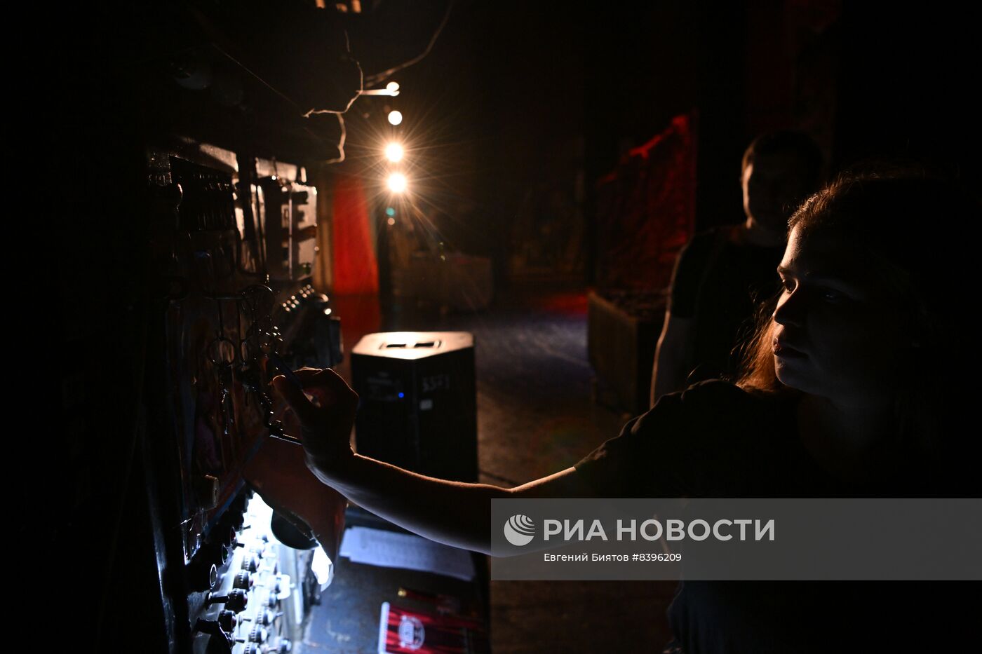 Репетиция спектакля "Молодая гвардия" в Луганском театре имени П. Луспекаева