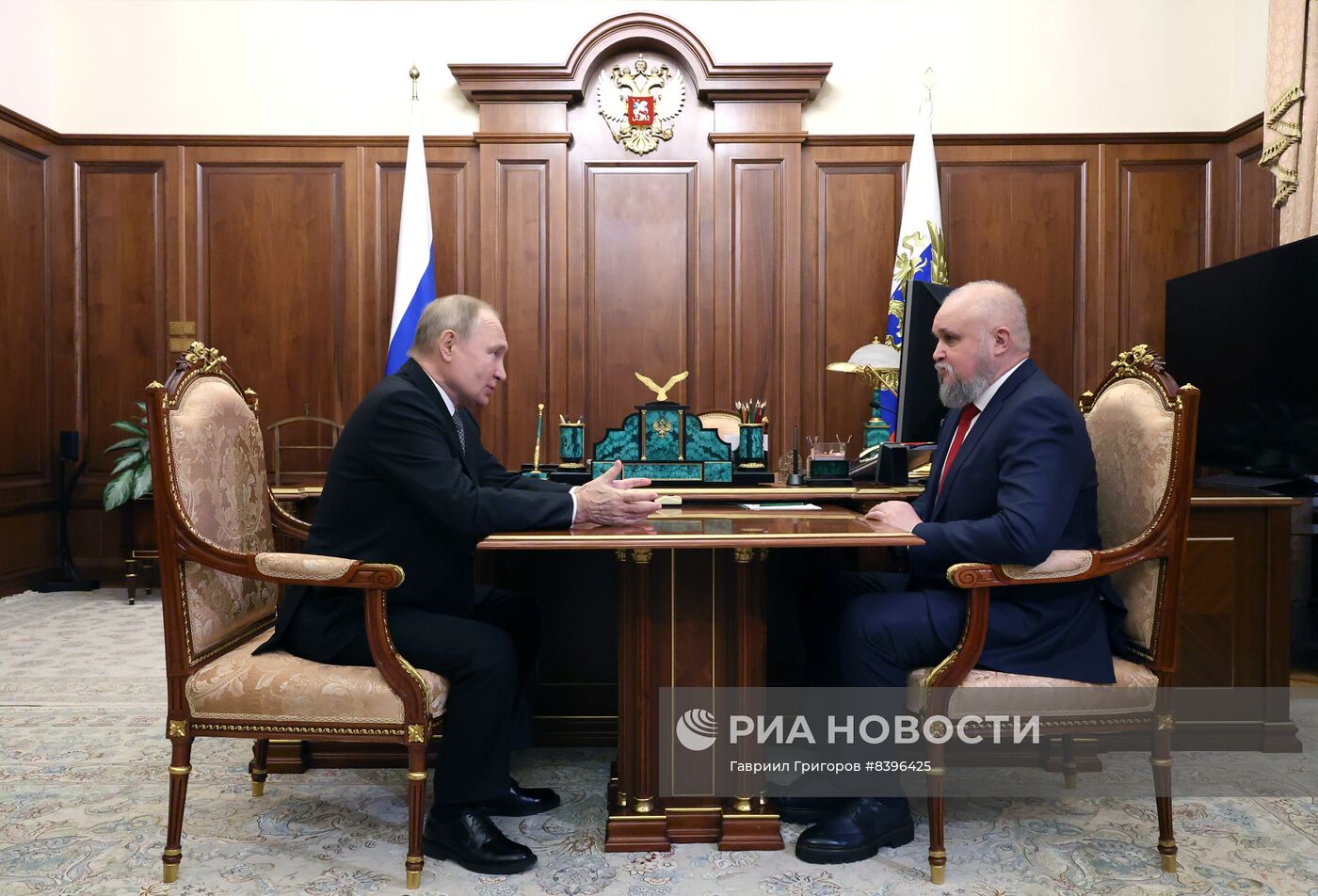 Президент РФ В. Путин встретился с губернатором Кемеровской области С. Цивилевым 