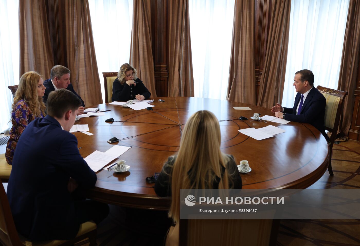 Заместитель председателя Совбеза РФ Д. Медведев дал интервью российским СМИ