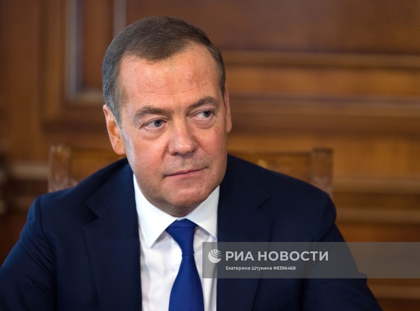 Заместитель председателя Совбеза РФ Д. Медведев дал интервью российским СМИ