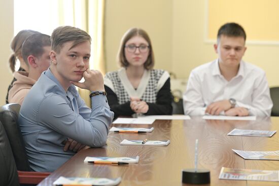 Встреча учащихся центра молодежной дипломатии с демобилизованными студентами ДНР