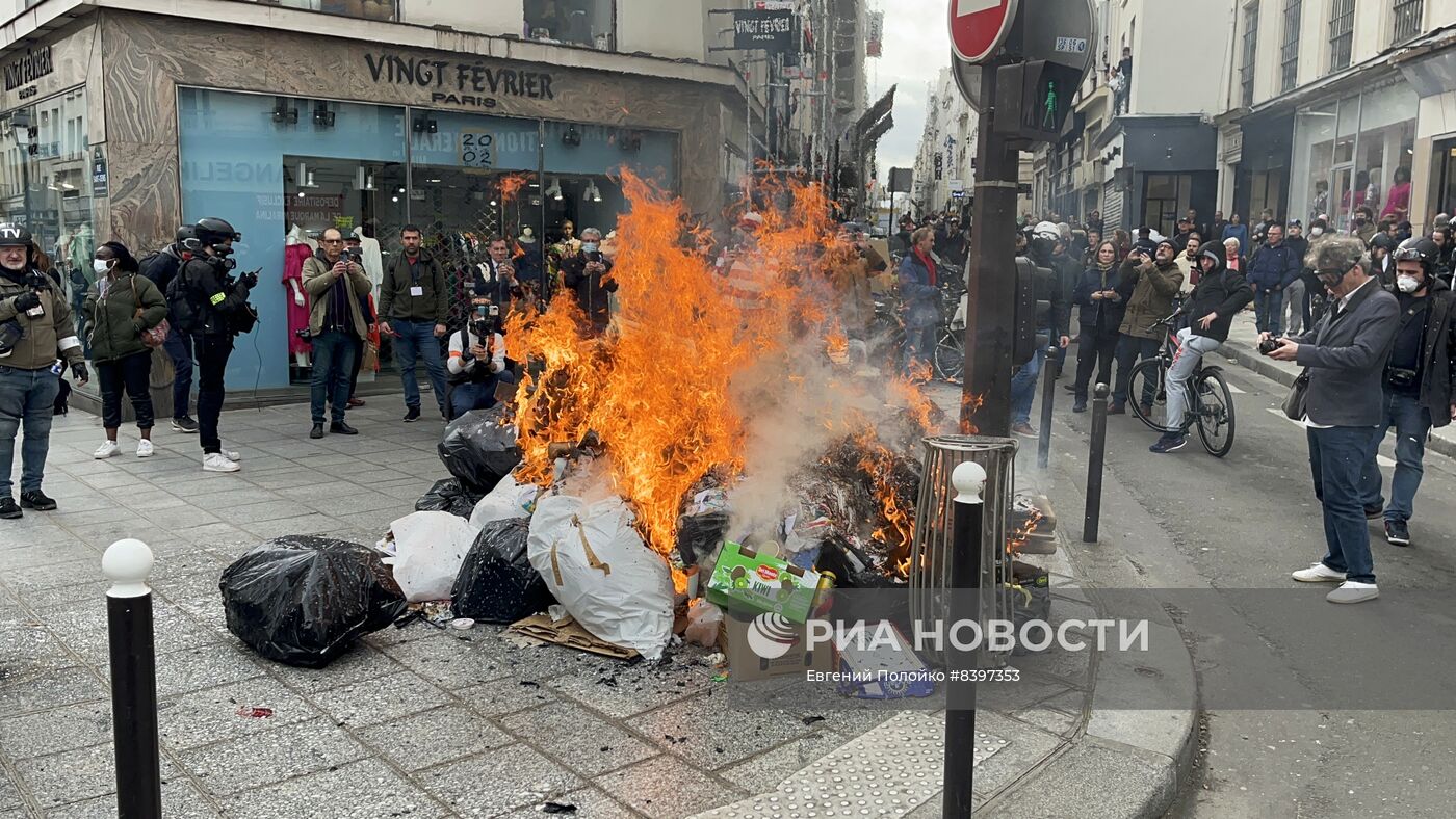Протесты против пенсионной реформы продолжаются в Париже