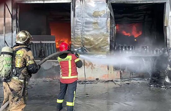 Пожар в здании научно-производственного комплекса в Арамиле