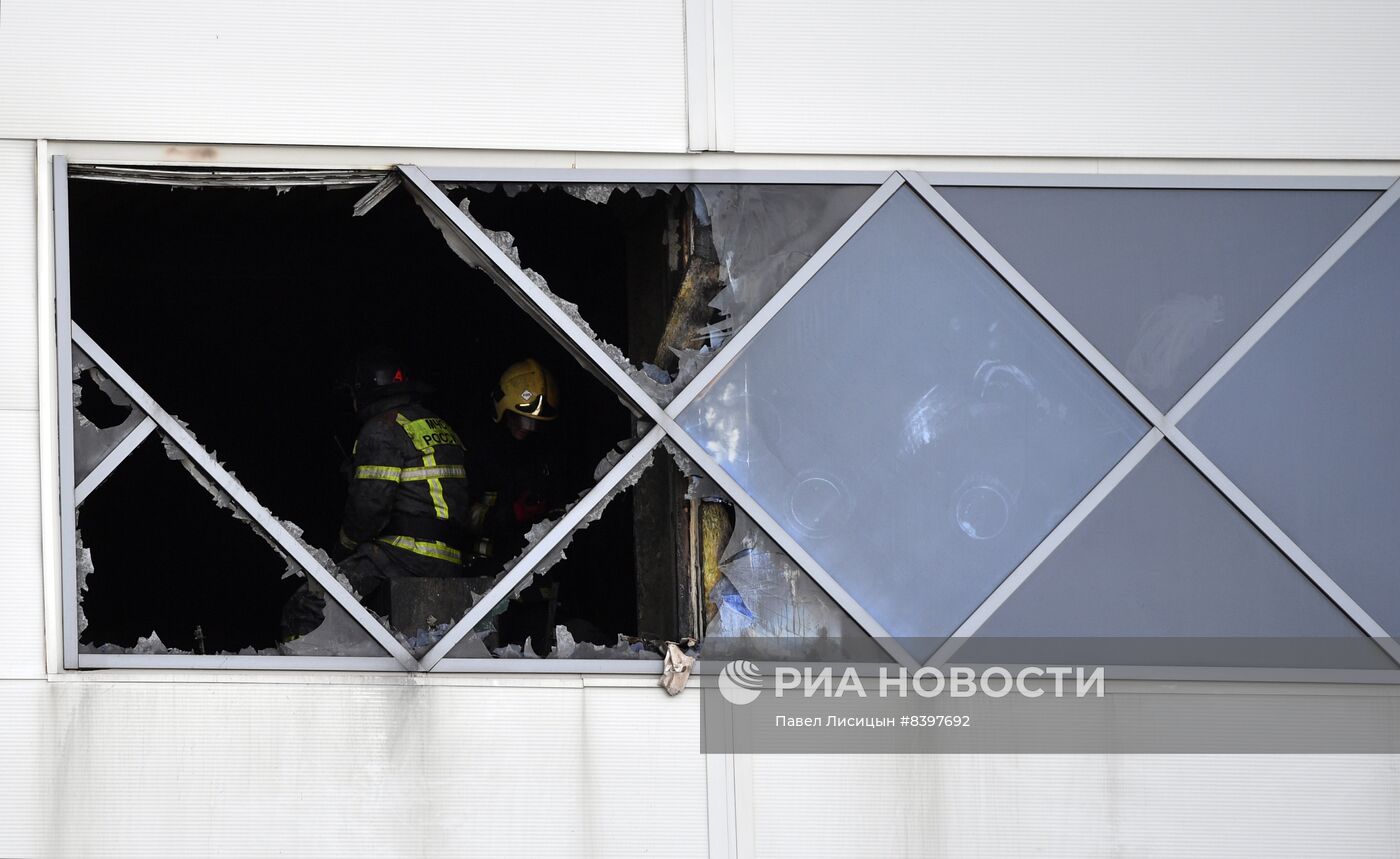 Пожар в здании научно-производственного комплекса в Арамиле
