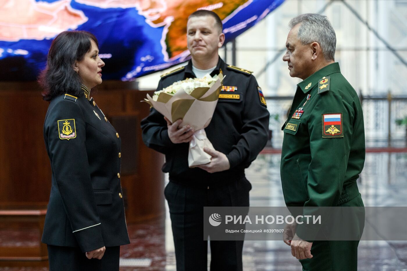 Министр обороны РФ С. Шойгу наградил орденами Мужества военнослужащих, отразивших атаку беспилотников в Севастополе 22 марта