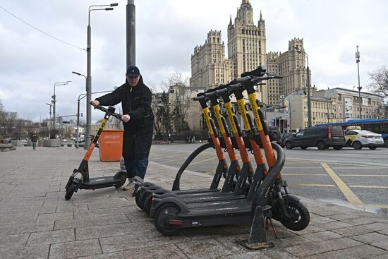 Старт сезона проката электросамокатов  в Москве