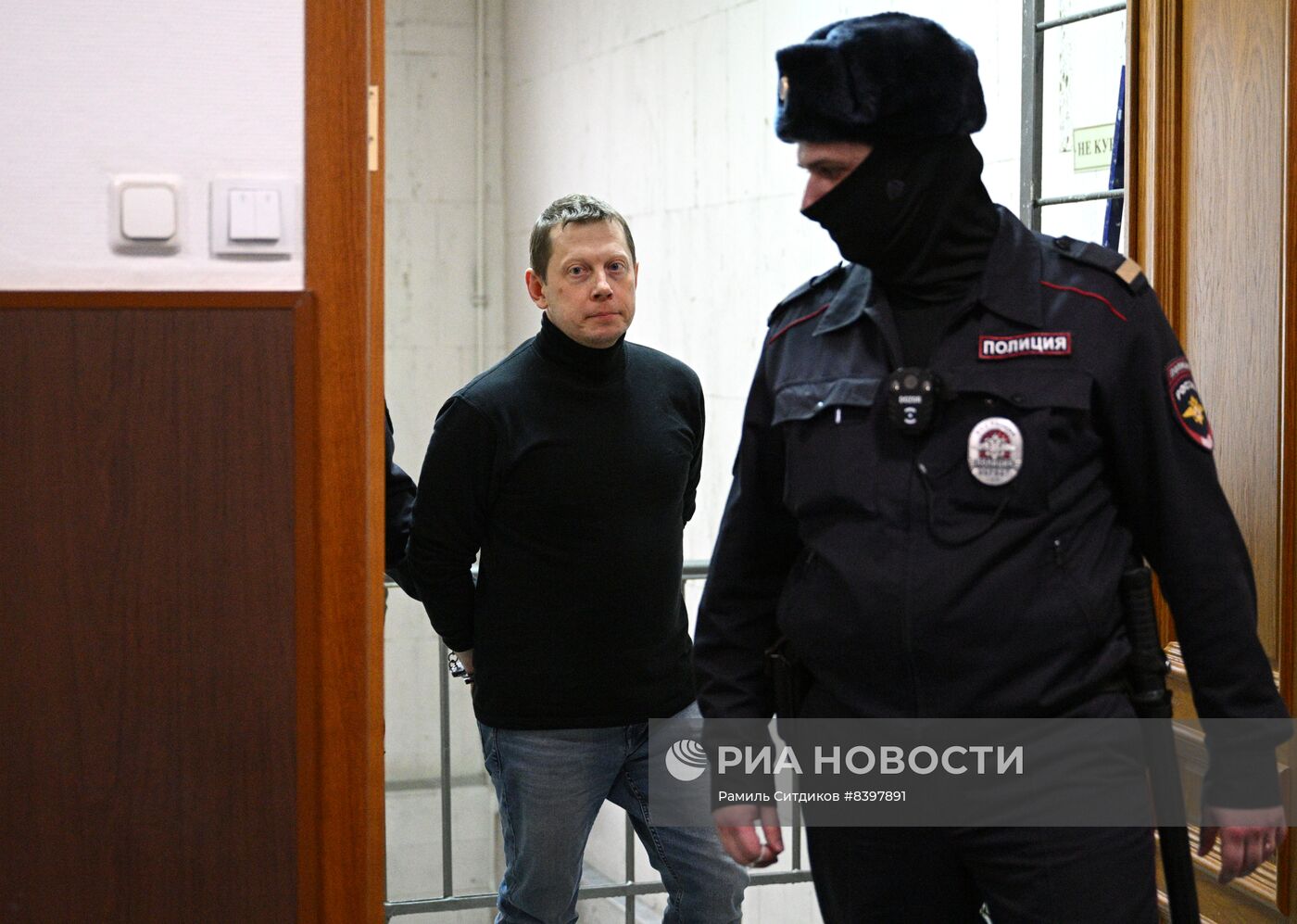 Избрание меры пресечения сотрудникам ФТС России А. Беглову и А. Алееву