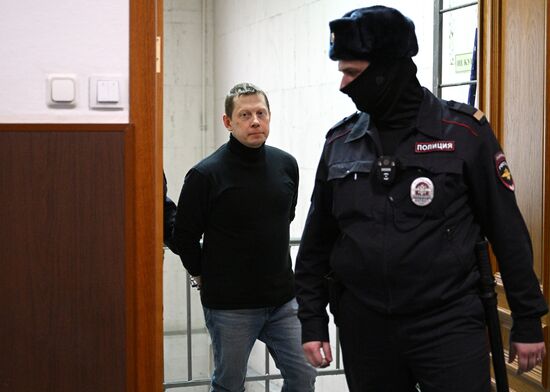 Избрание меры пресечения сотрудникам ФТС России А. Беглову и А. Алееву