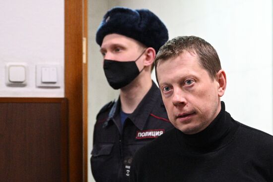 Избрание меры пресечения сотрудникам ФТС России А. Беглову и А. Алееву