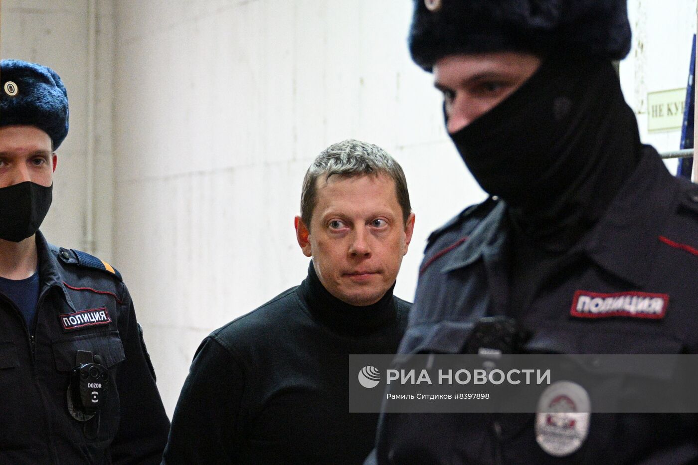 Избрание меры пресечения сотрудникам ФТС России А. Беглову и А. Алееву