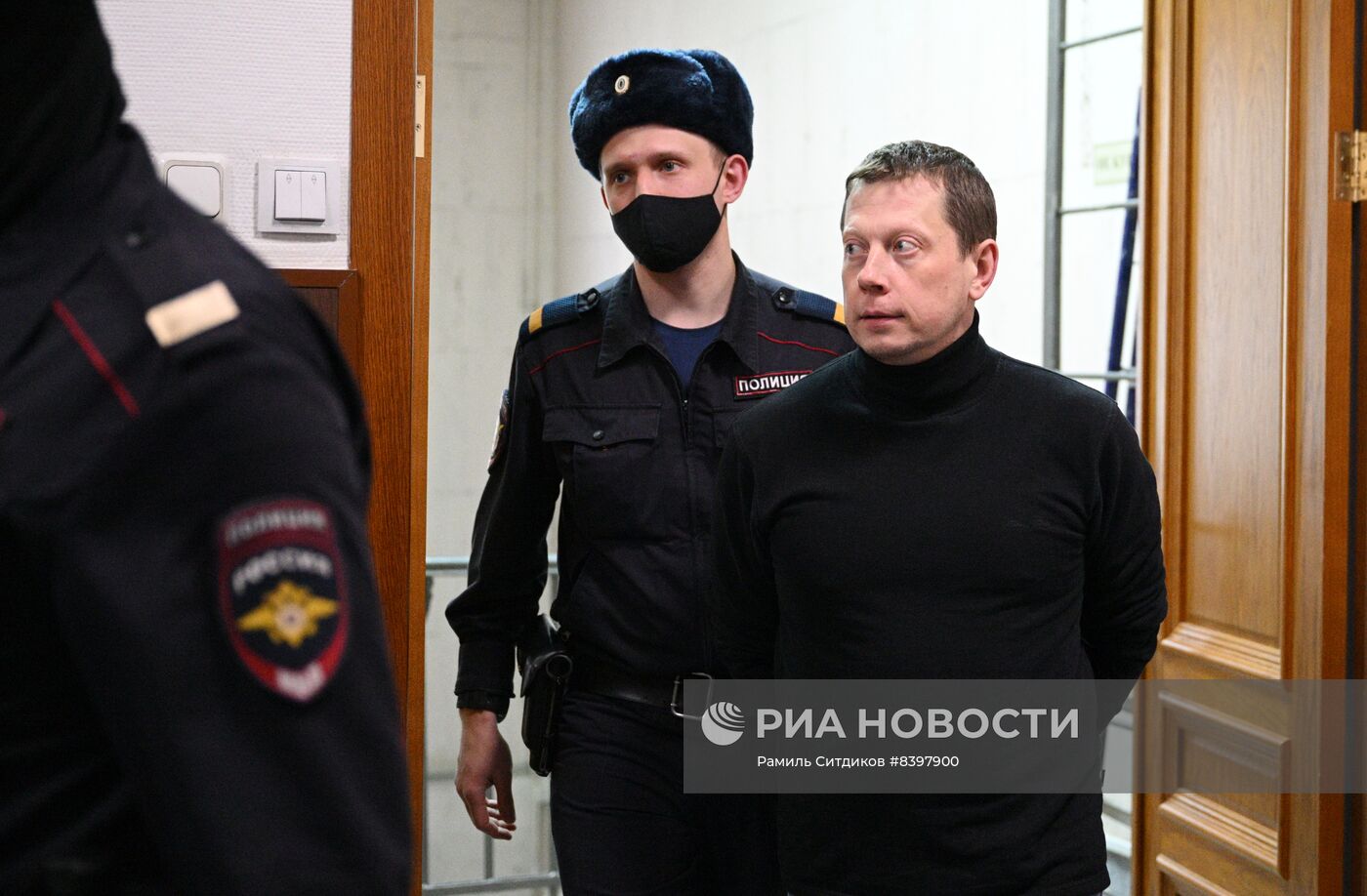 Избрание меры пресечения сотрудникам ФТС России А. Беглову и А. Алееву