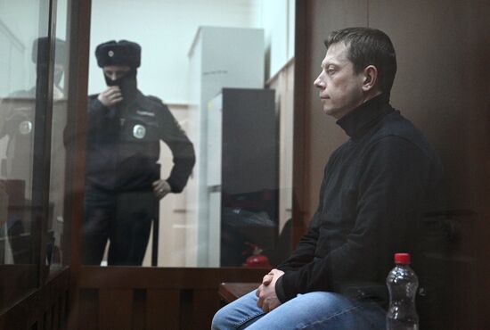 Избрание меры пресечения сотрудникам ФТС России А. Беглову и А. Алееву