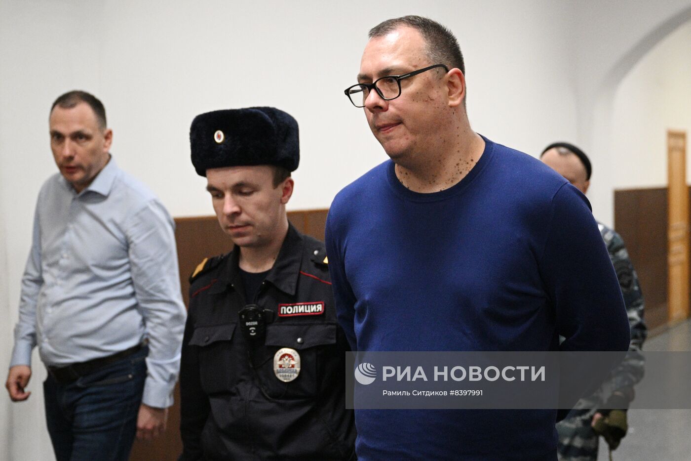 Избрание меры пресечения сотрудникам ФТС России А. Беглову и А. Алееву