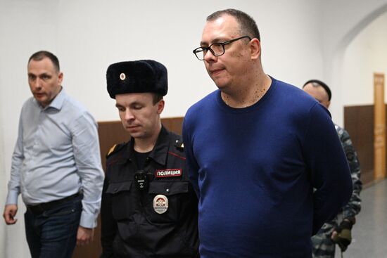 Избрание меры пресечения сотрудникам ФТС России А. Беглову и А. Алееву